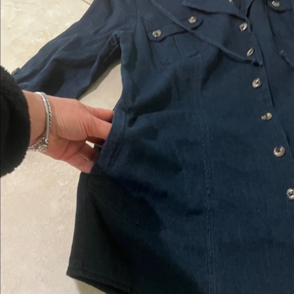CABI Like New 100% Cotton Denim Style shacket, shirt-jacket, Tunic Size M - Picture 6 of 10